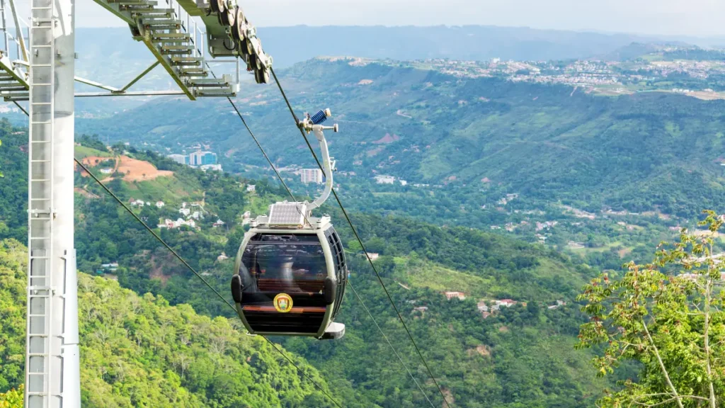 Get a BirdΓCOs Eye View from a Cable Car