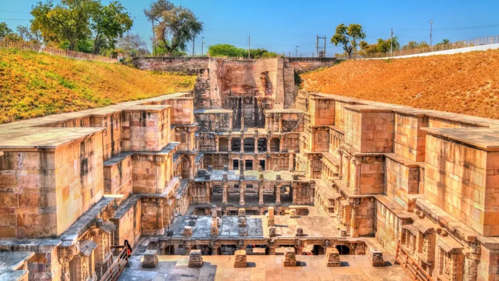 Poster Statues at the Rani Ki Vav step well, Patan, Gujarat, India -  PIXERS.US