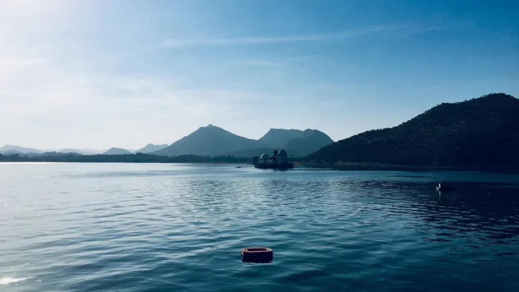 Tranquil Fatehsagar Lake against the backdrop of the Aravalli Mountains, Udaipur